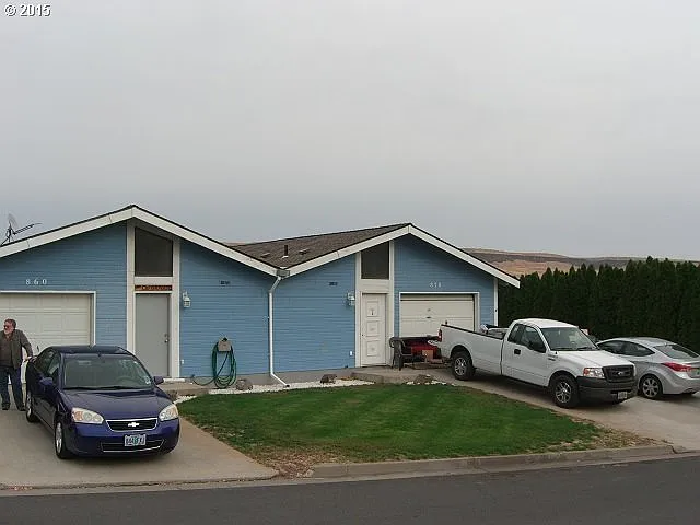 860 W 4th St photo 1