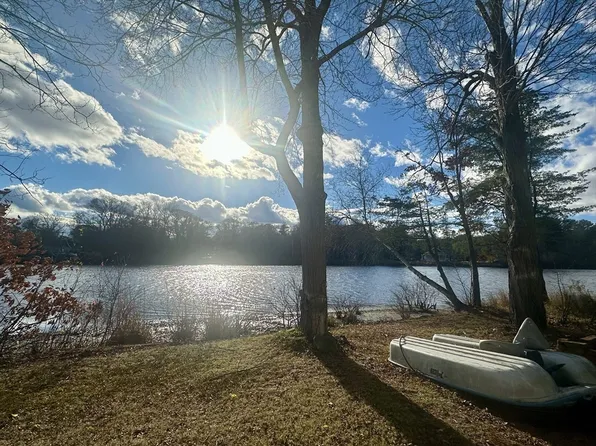 86 Lakeview Ave, Taunton, MA 02780