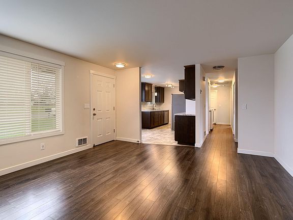 2nd image of 863 SE 6th Ave