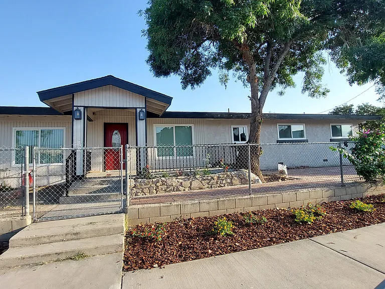 25255 Cottage St — Photo 1