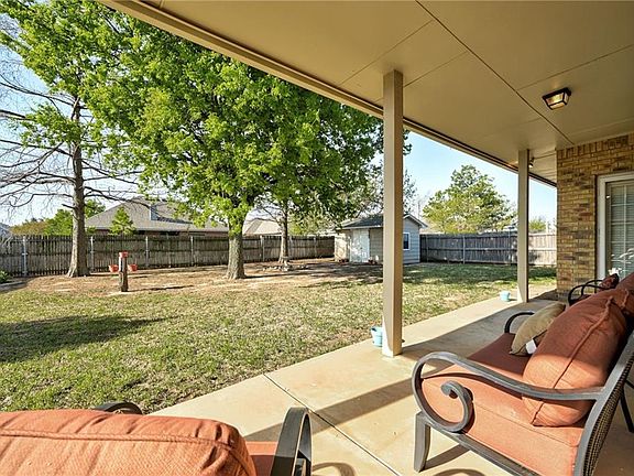 2nd image of 304 Thornebrook Dr