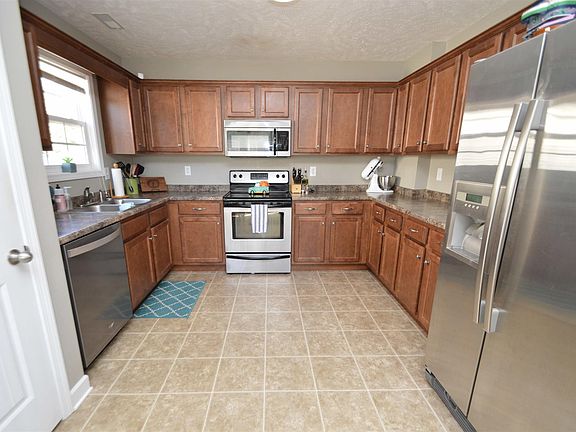 4th image of 1135 Victoria Dr
