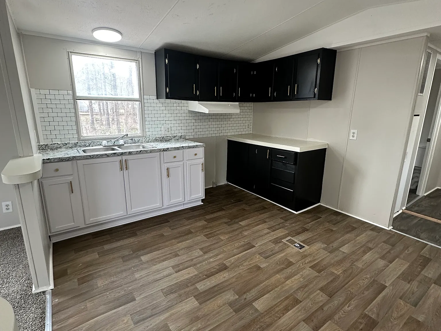 3 bed, 1100 sqft, $1,600 — Photo 2