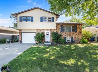 1215 Calvin St, Davenport, IA 52804