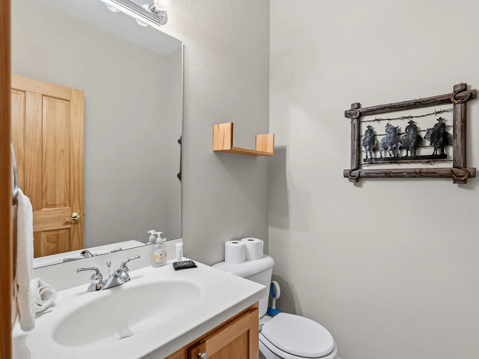 3 bed, 2.5 bath, 1043 sqft, $3,900 — Photo 3