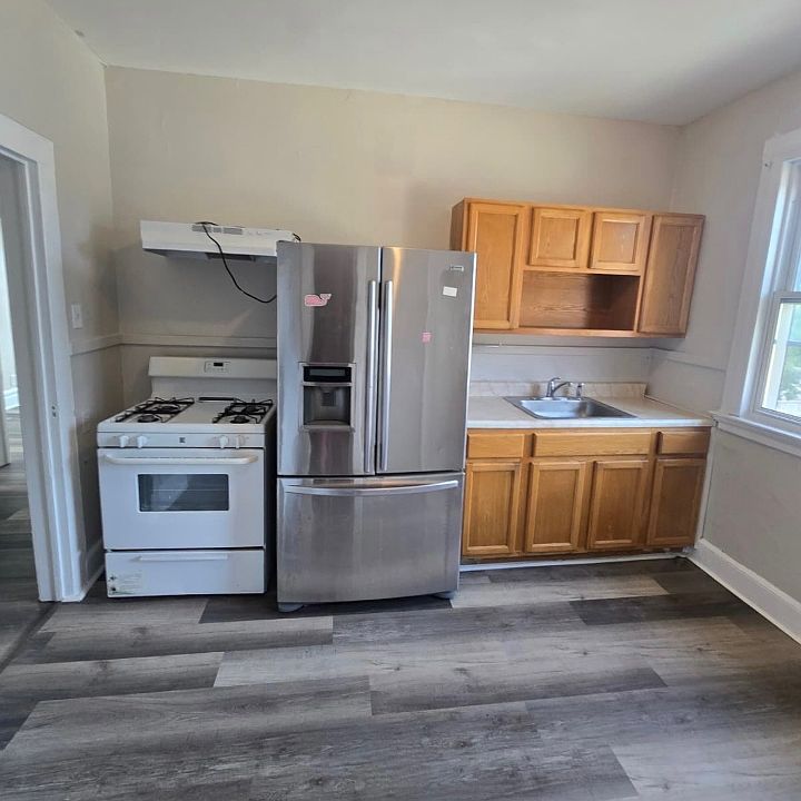 1st image of 580 Lyons Ave #6L