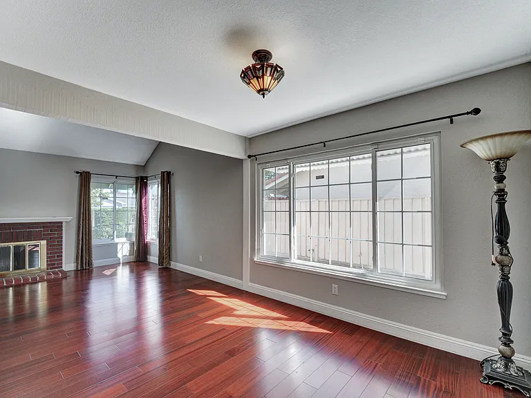 4608 Rochelle Dr — Photo 7