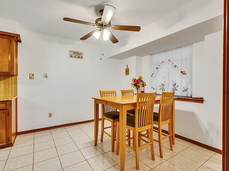 4002 Thistledown Dr — Photo 8