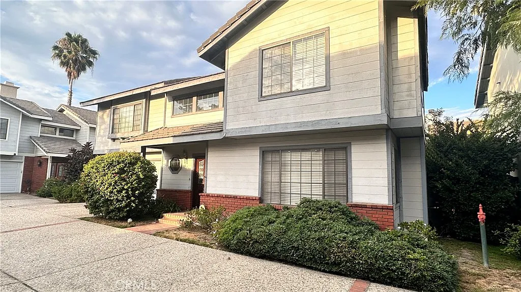 3 bed, 1966 sqft, $4,100 — Photo 3