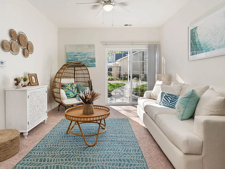 Marley Manor Luxury Apartment Homes — Photo 10