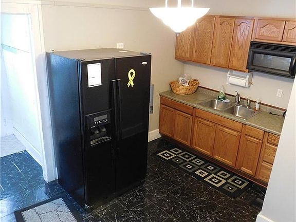5th image of 803 E 38th St
