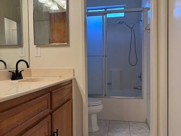 1116 Adelaide Ave — Photo 9