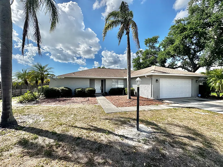4368 Eastwood Dr — Photo 1
