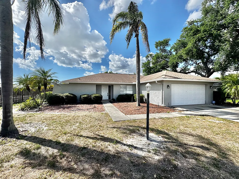 4368 Eastwood Dr
