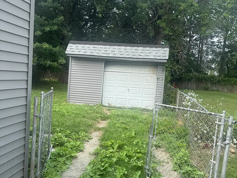 12202 Lena Ave — Photo 11