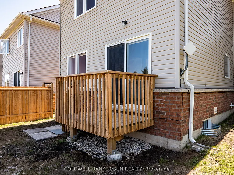 59 Todd Cres — Photo 33