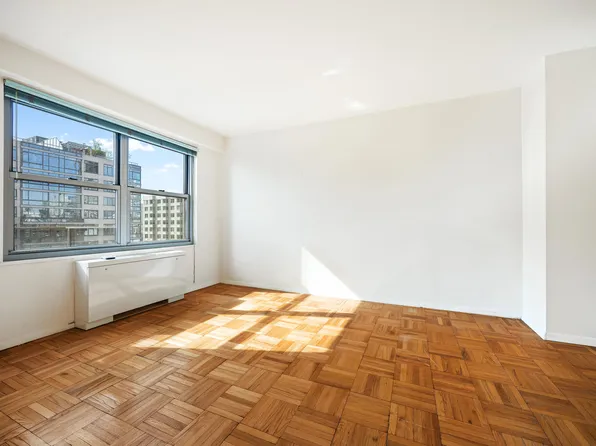 360 East 72nd Street image 8 of 21