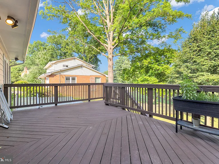 7205 Van Ness Ct — Photo 41