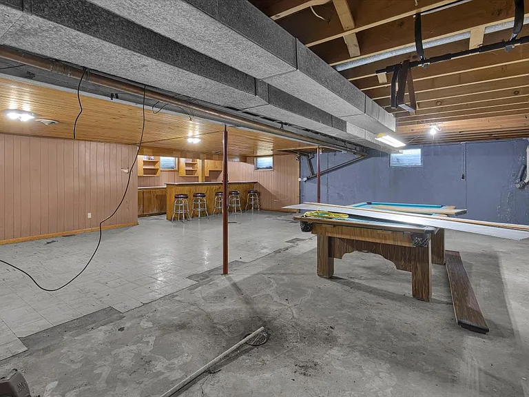 535 Wallace St — Photo 15