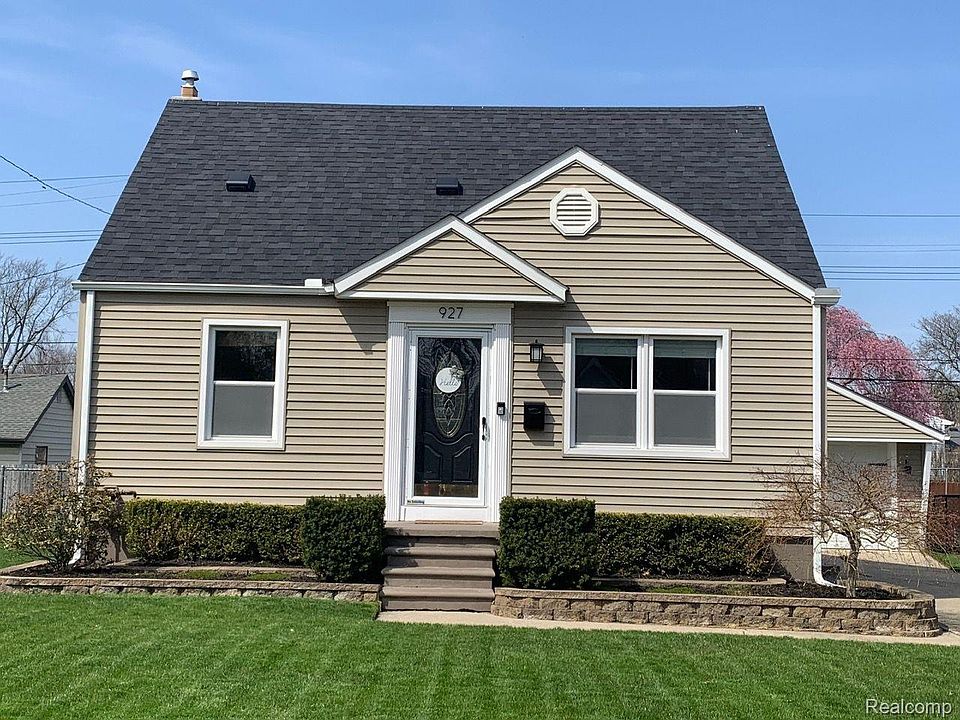 1st image of 927 Montrose Ave