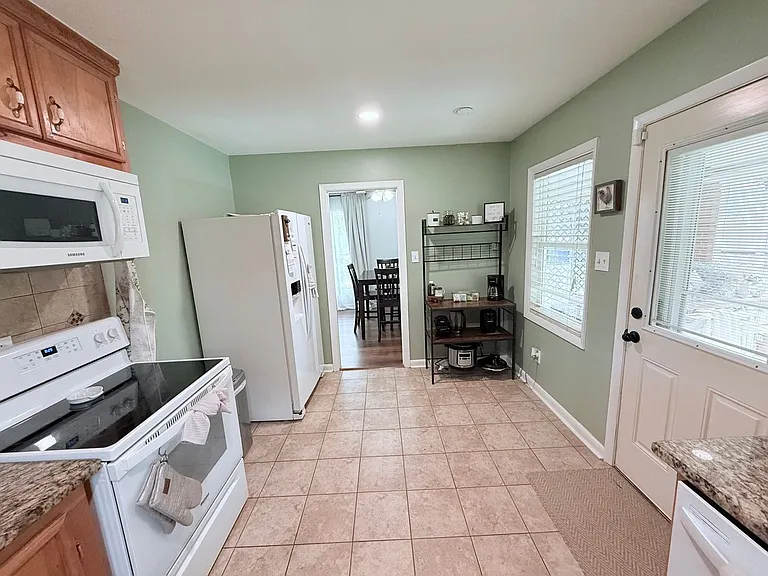 924 Stoneykirk Dr — Photo 6