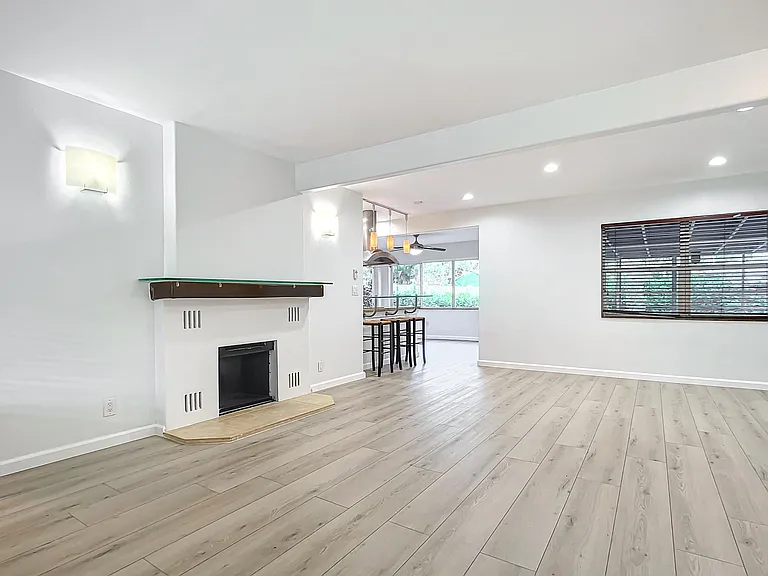 1701 SW 14th Ct — Photo 2