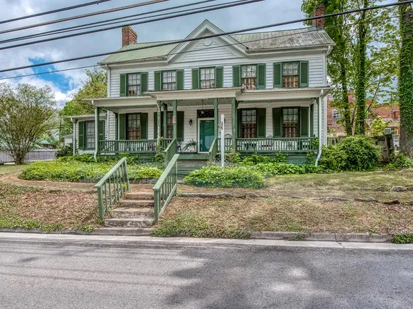 210 Valley St NE, Abingdon, VA 24210