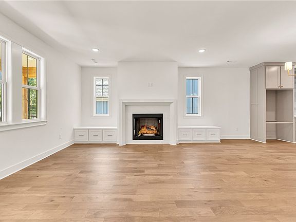 3rd image of 2342 E Rolling Hills Dr