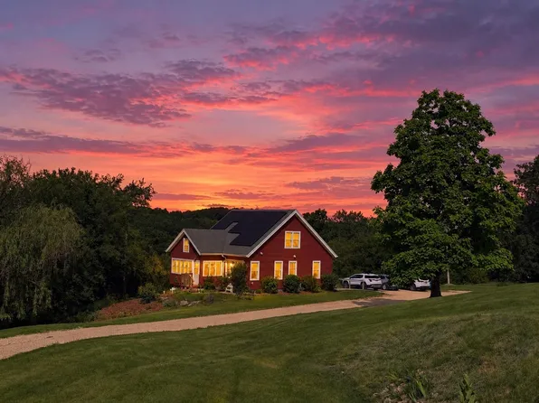 303 Booth Ln, Mc Gregor, IA 52157