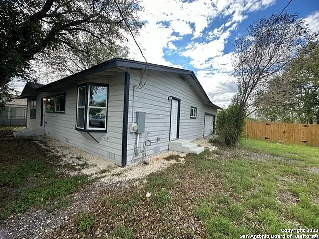 546 W Petaluma Blvd — Photo 3