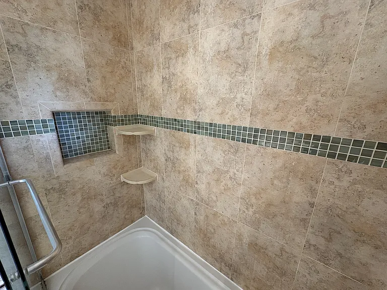 Primary bedroom en-suite
