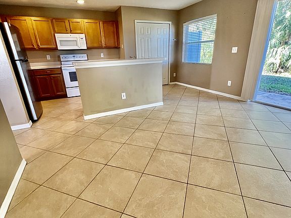 4th image of 4310 Silver Falls Dr #1