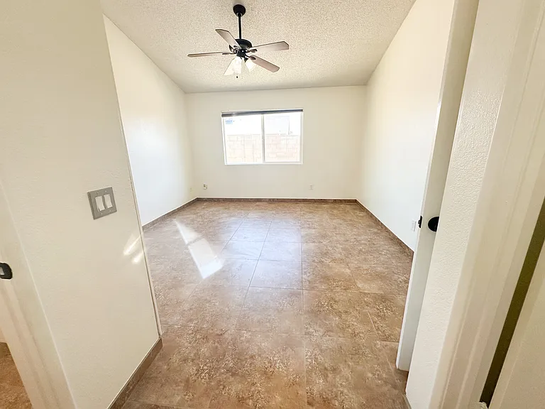 3025 W Irma Ln — Photo 11