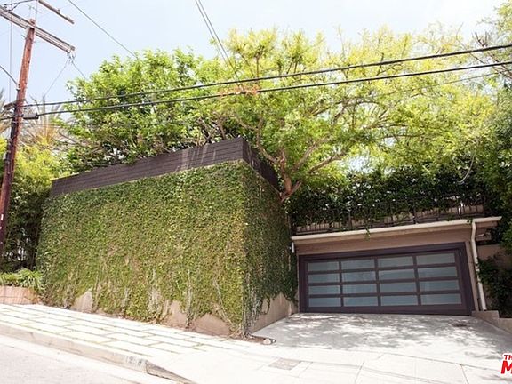 2nd image of 1258 N Clark St