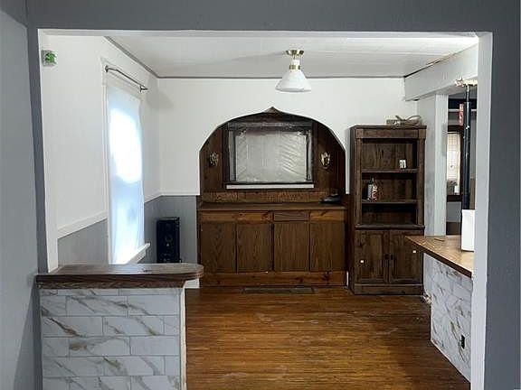 4th image of 2211 Sanford St
