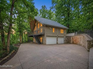1909 Charbdin Pl, Riverwood, KY 40207