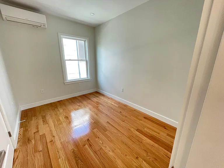40 Thorndike St — Photo 15