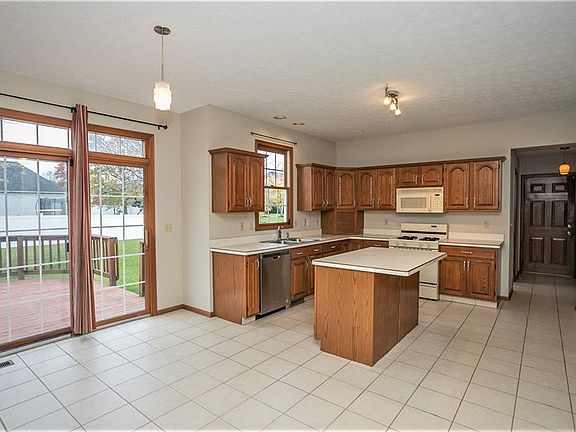 4th image of 601 Treeside Ln