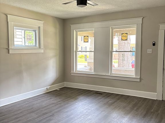 3rd image of 3132 N Park Ave