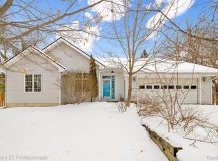 132 Florence St, Lake Orion, MI 48362
