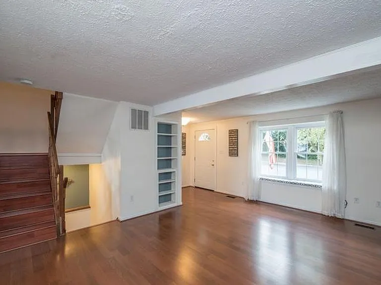 1746 Springfield Ln — Photo 7