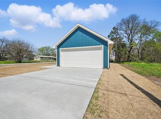 404 E Locust St, Leonard, TX 75452