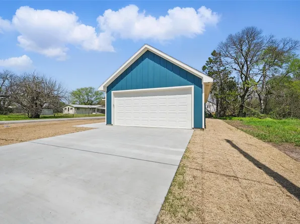 404 E Locust St, Leonard, TX 75452