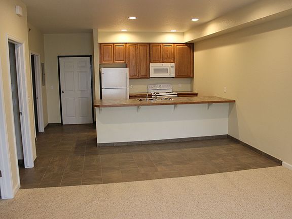 3rd image of 919 Gibbon St #303