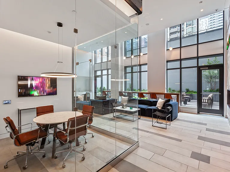 Watermark LIC — Photo 17