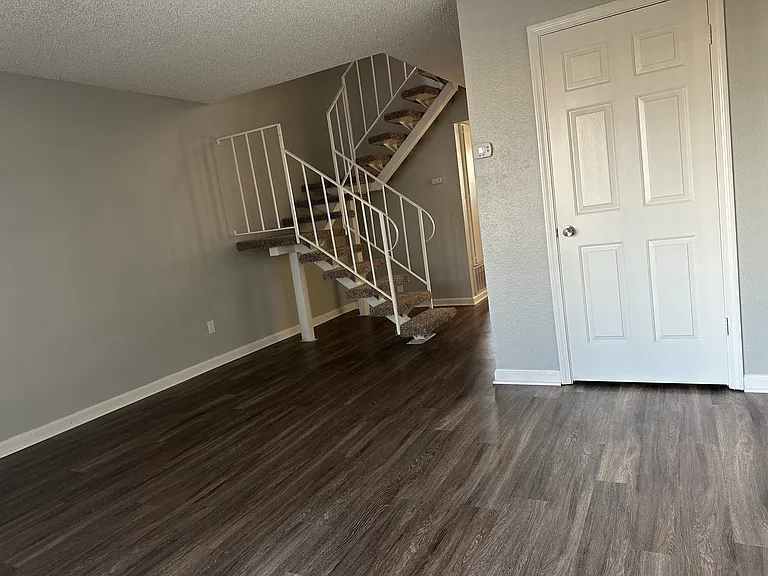 Pointe Townhomes — Photo 11