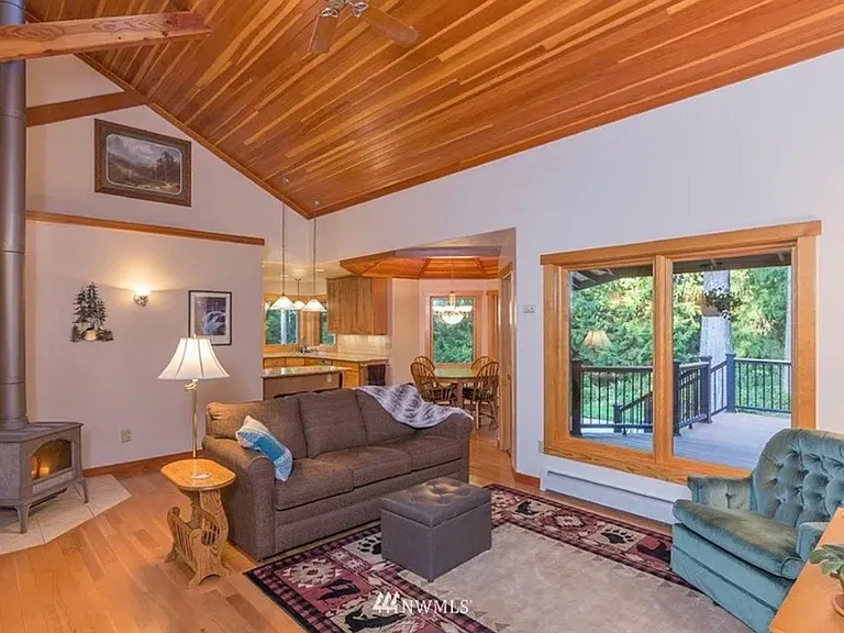 Saddle Dr — Photo 7