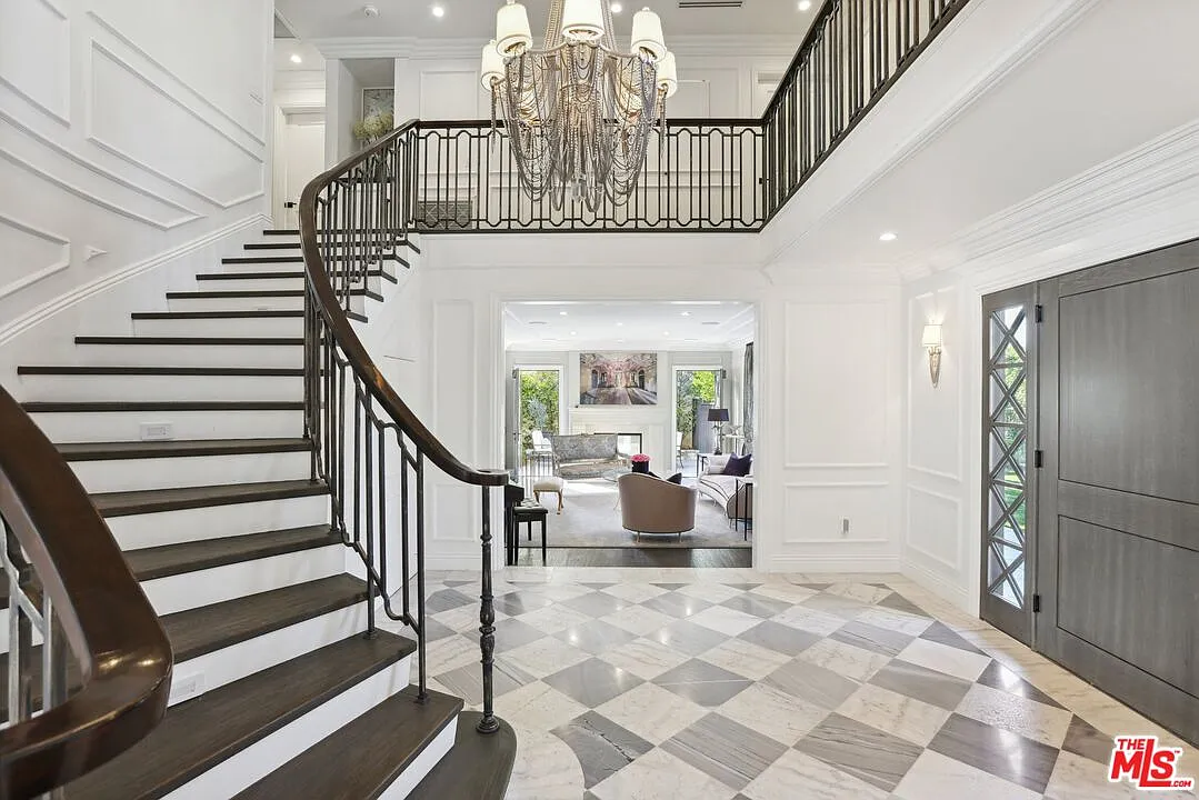 5 bed, 5.5 bath, 4886 sqft, $29,500 — Photo 4