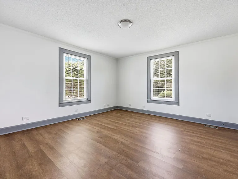 204 E H St — Photo 9