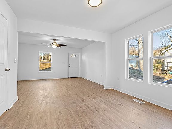 5th image of 100 Parkstone Dr #A-b
